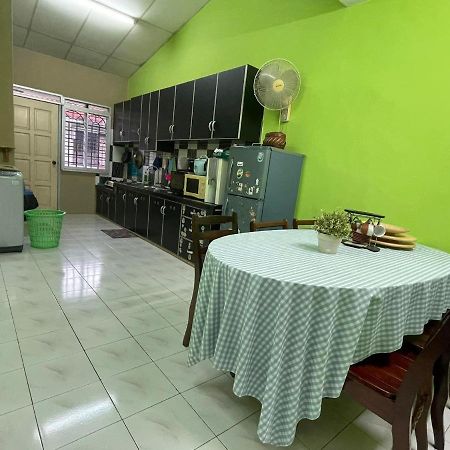 Homestaymuslim Di Teluk Intan Esterno foto