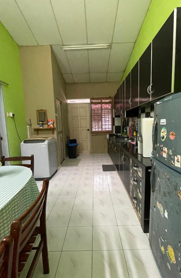 Homestaymuslim Di Teluk Intan Esterno foto